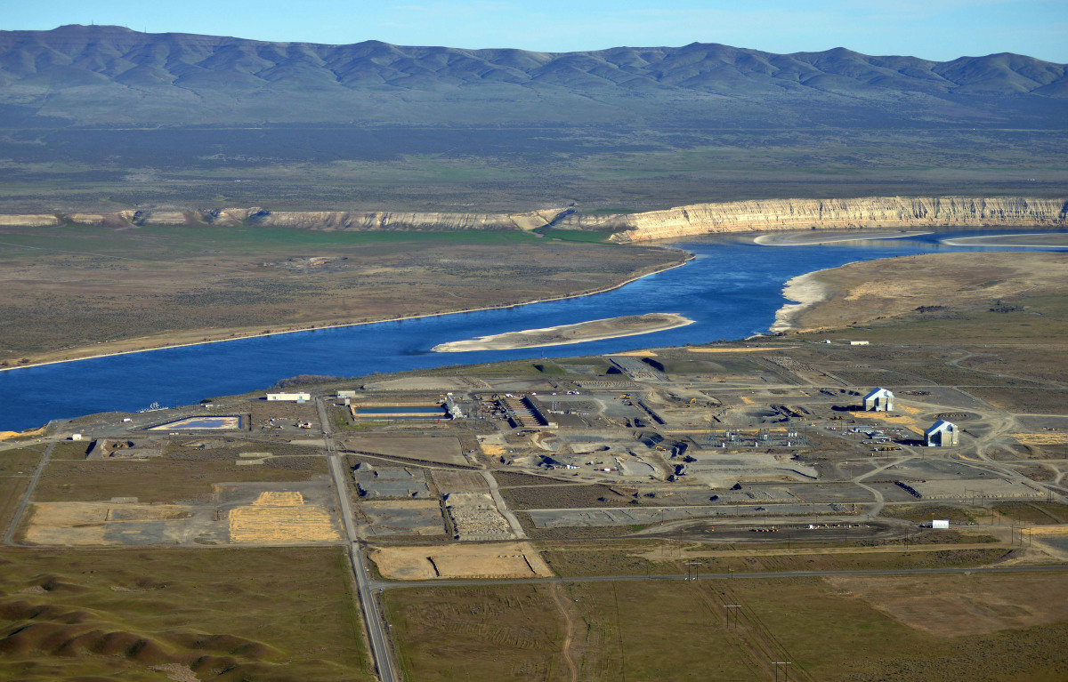 Hanford D Area River.jpg