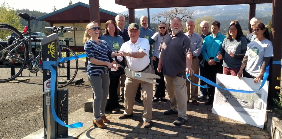 Cascade Locks ribbon cutting ceremony