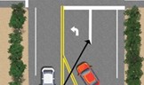 Una línea blanca más gruesa separa el carril de giro a la izquierda del carril derecho.
