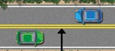 Doble línea amarilla continua en el centro. Los autos circulan en direcciones opuestas.