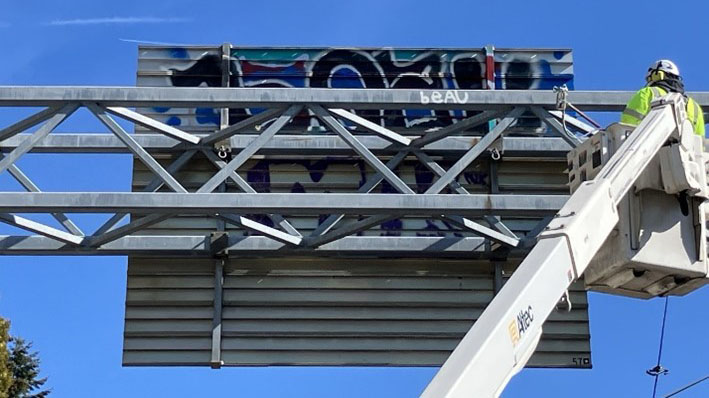 Graffiti removal on 1-84
