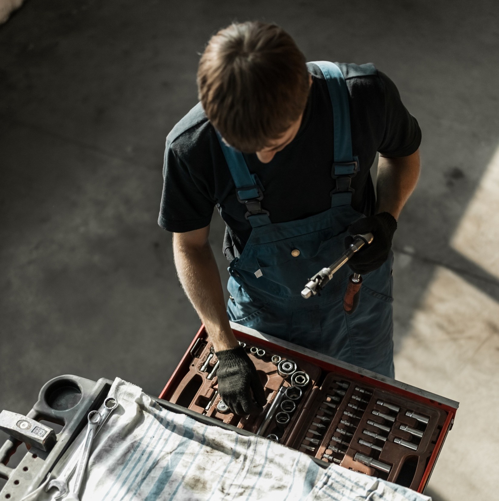 A mechanic choosing his tools.