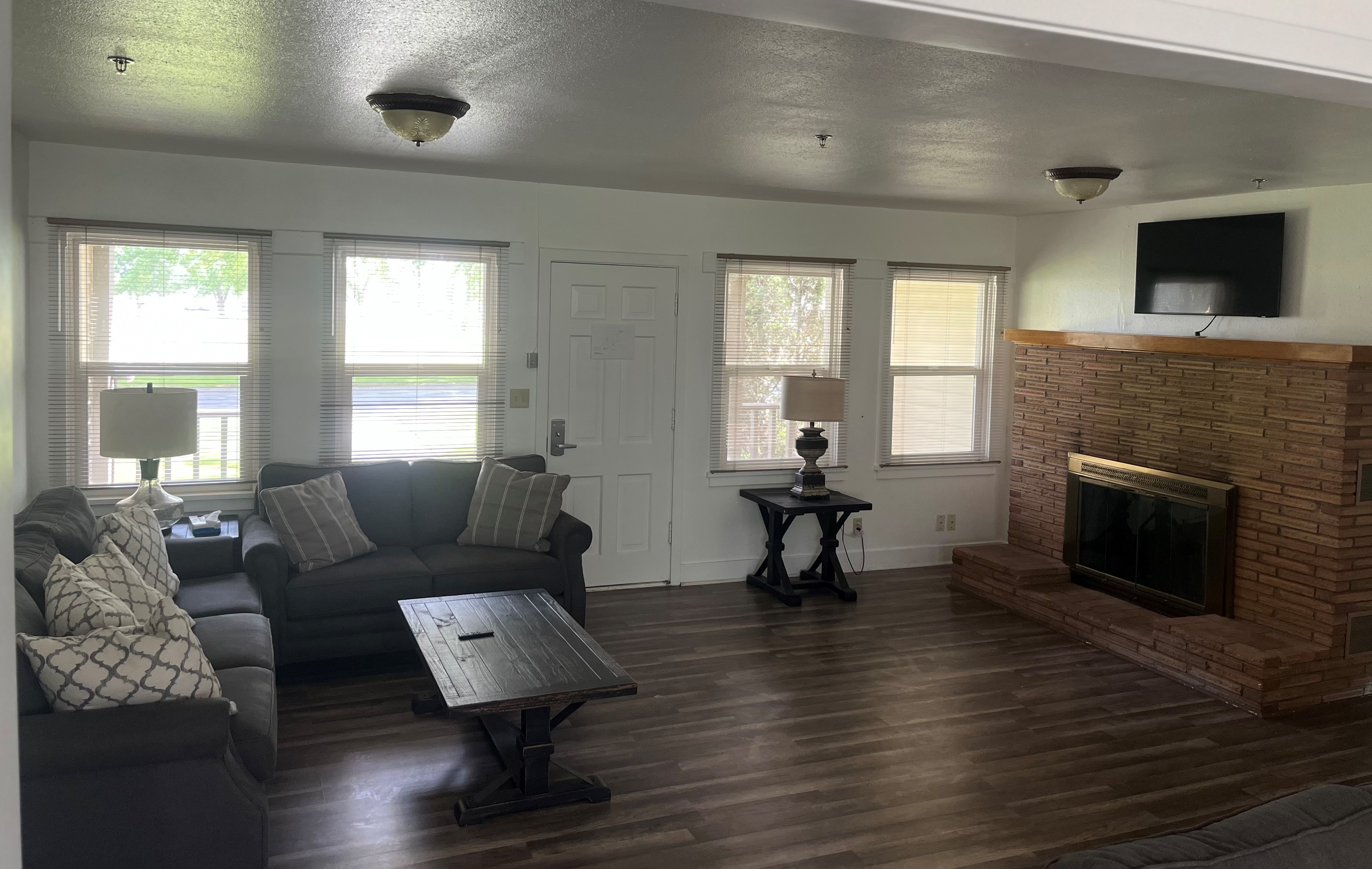 5021 FIREPLACE.jpg