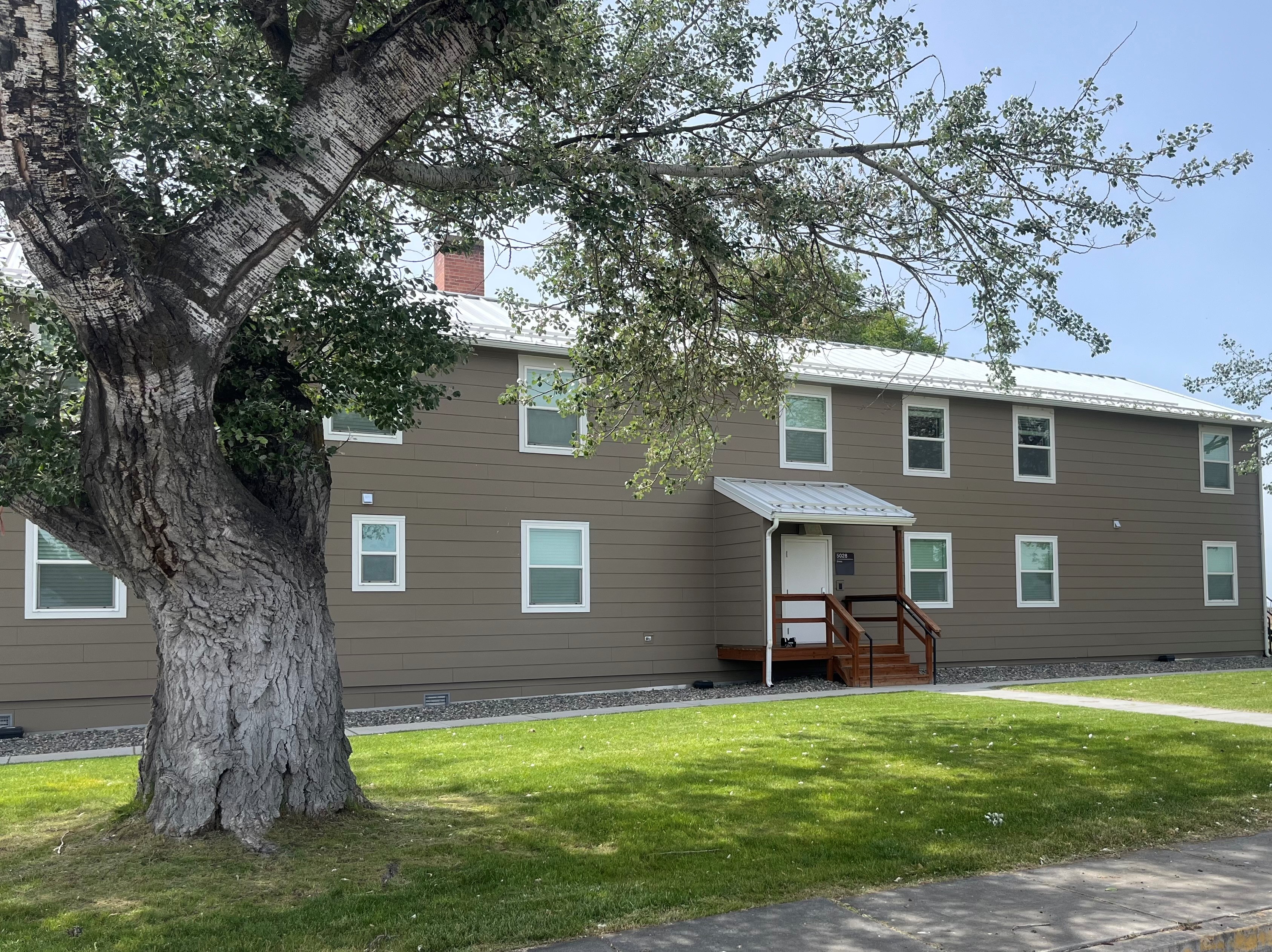 5028 E EXT.jpg