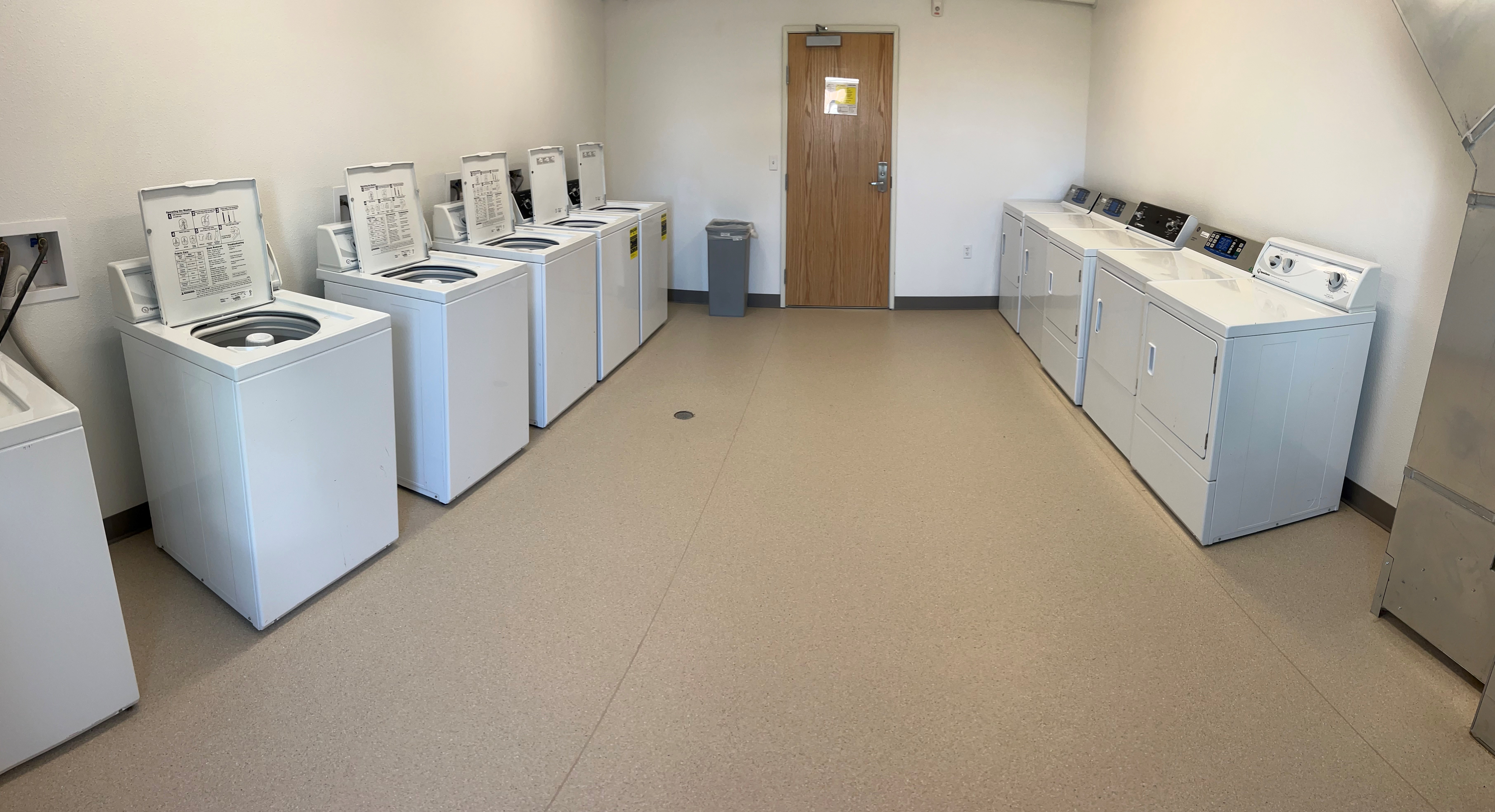 5030 BREEZEWAY LAUNDRY.jpg