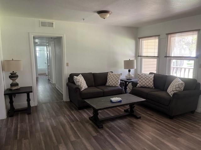 COMMANDERS HOUSE SITTING ROOM.jpg