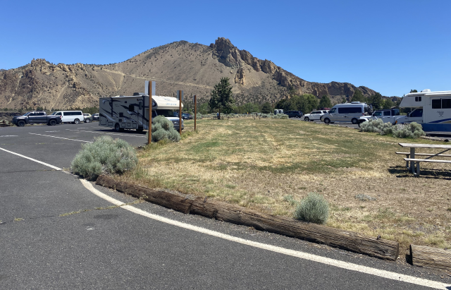 Smith Rock parking area