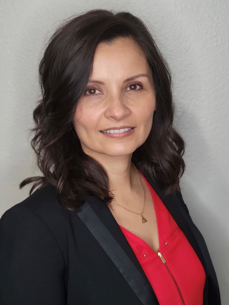 Headshot of Sandra Santos