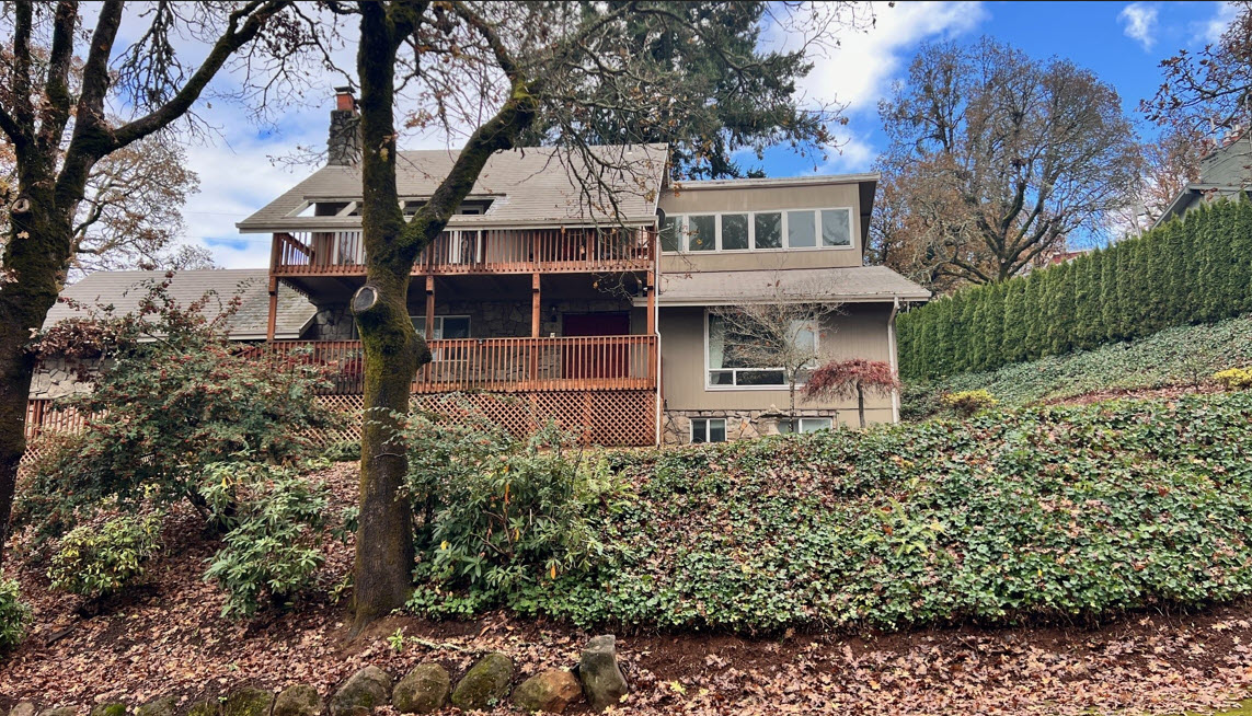 Casa De Maple - front.jpg